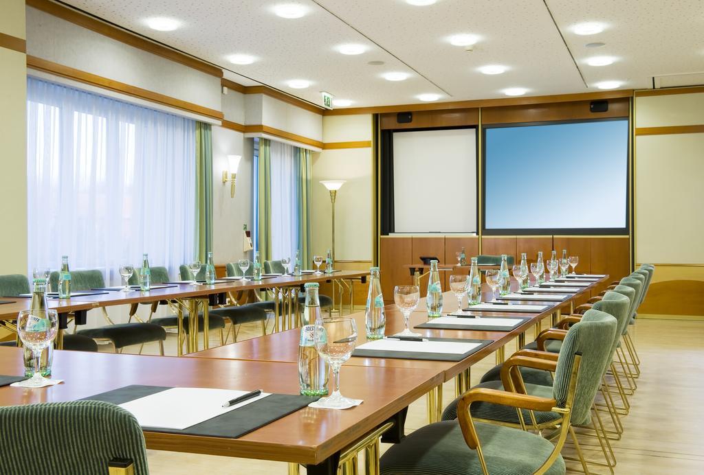 Wyndham Stralsund Hansedom Бизнес фото